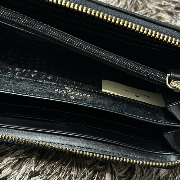 Kate spade wrap around wallet - Picture 5 of 5